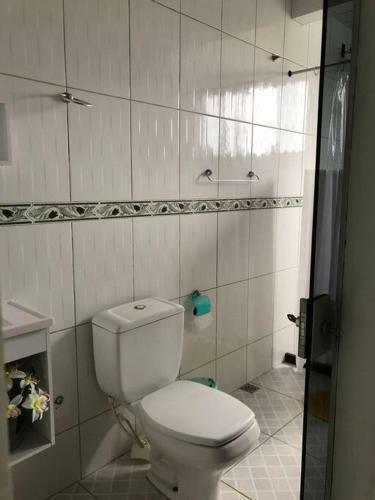 Apenas 100 Metros Da Praia, Casa Espa�osa E Calma