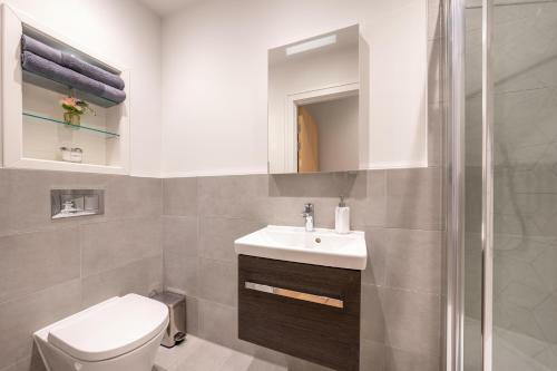Luxury Apartments - Heathrow Airport - Free Parking