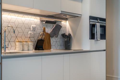 Luxury Apartments - Heathrow Airport - Free Parking