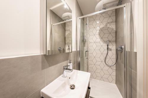 Luxury Apartments - Heathrow Airport - Free Parking