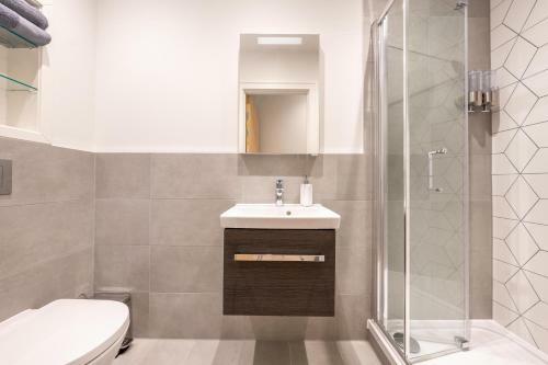 Luxury Apartments - Heathrow Airport - Free Parking