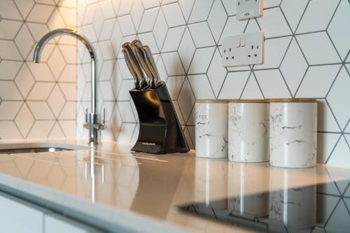 Luxury Apartments - Heathrow Airport - Free Parking