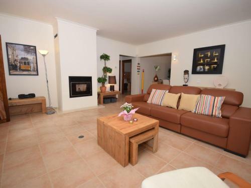 Luxurious Villa In Caldas Da Rainha With Swimming Pool