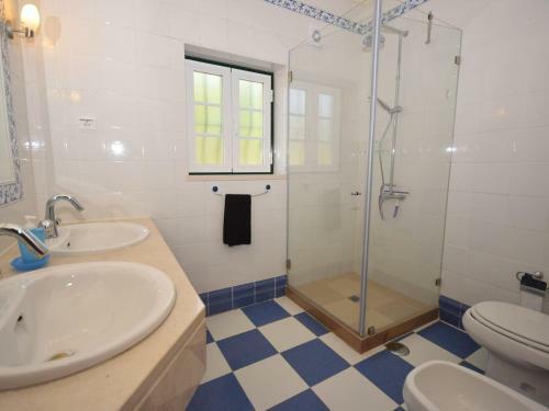 Luxurious Villa In Caldas Da Rainha With Swimming Pool