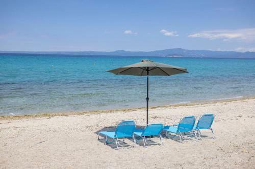 Villa Aurora ? Beachfront, 2mins To Mamalouka And Blue Carpet