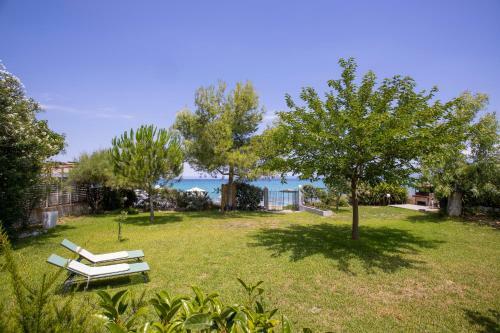 Villa Aurora ? Beachfront, 2mins To Mamalouka And Blue Carpet