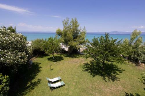 Villa Aurora ? Beachfront, 2mins To Mamalouka And Blue Carpet