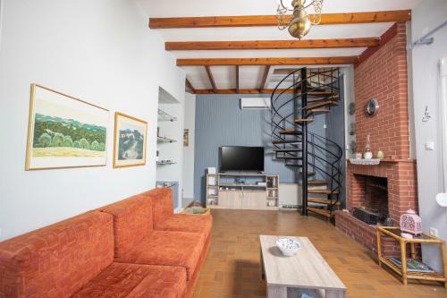 Villa Aurora ? Beachfront, 2mins To Mamalouka And Blue Carpet