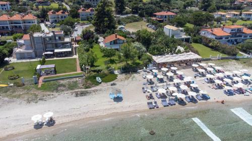 Villa Aurora ? Beachfront, 2mins To Mamalouka And Blue Carpet