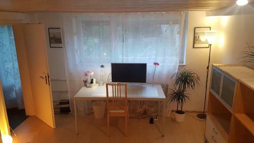 Gro�es Zimmer In Souterrain