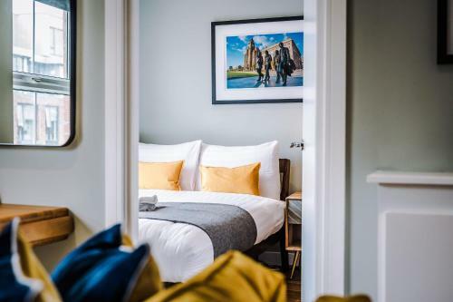Host Apartments - Georgian Quarter Cosy Retreat