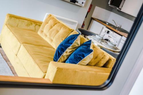 Host Apartments - Georgian Quarter Cosy Retreat