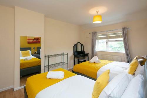 The Cresent Group Stays Free Parking & Wifi