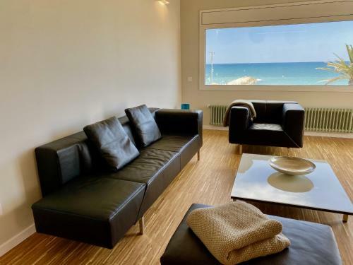 Vinyet Playa Beachfront Apartment