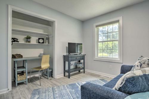 Charming Apex Home With Back Deck And Grill!