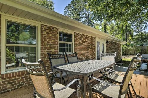 Charming Apex Home With Back Deck And Grill!