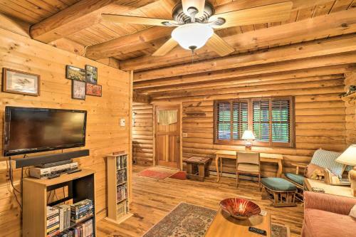 Serene Brevard Cabin About 7 Mi To State Forest!