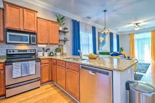 Vibrant Pet-friendly Townhome With Shared Pool!