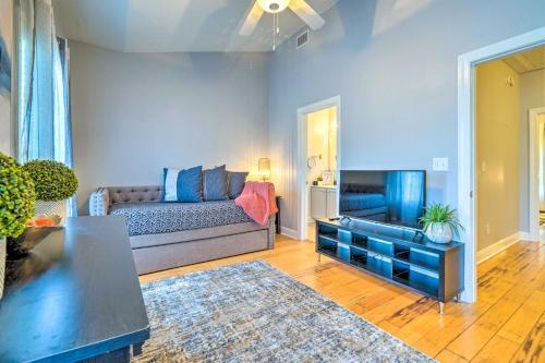 Vibrant Pet-friendly Townhome With Shared Pool!