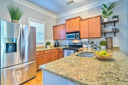 Vibrant Pet-friendly Townhome With Shared Pool!