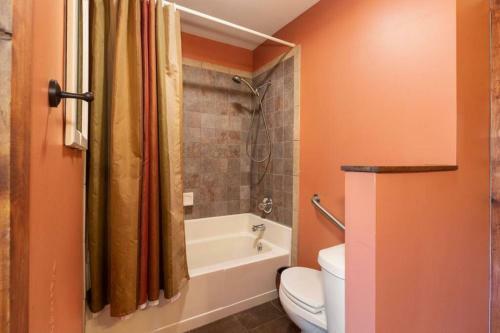 Chestnut Hill Retreat-spacious-3 Miles To Downtown
