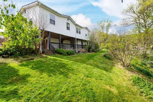 Chestnut Hill Retreat-spacious-3 Miles To Downtown