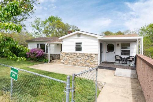 Chestnut Hill Retreat-spacious-3 Miles To Downtown
