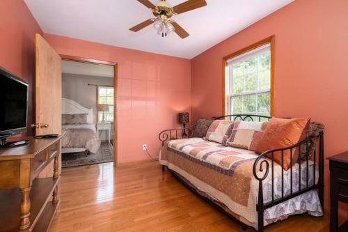 Chestnut Hill Retreat-spacious-3 Miles To Downtown