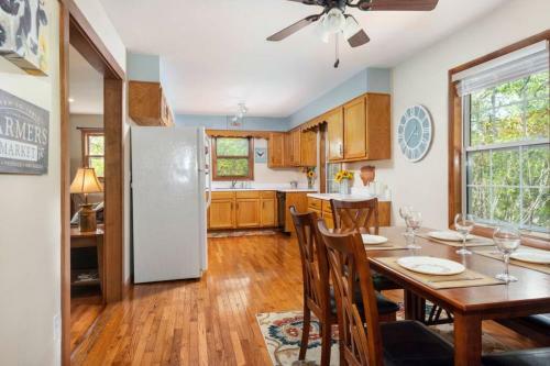 Chestnut Hill Retreat-spacious-3 Miles To Downtown