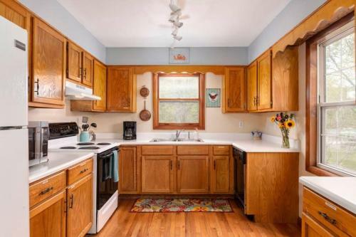 Chestnut Hill Retreat-spacious-3 Miles To Downtown