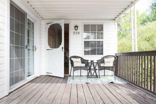Chestnut Hill Retreat-spacious-3 Miles To Downtown