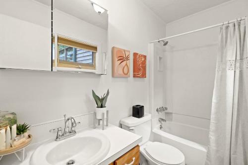 2br 2ba Stylish Condo Mountain Views Skiing