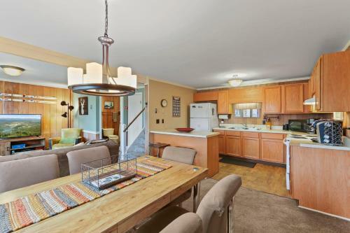 3br 2ba Mountain Condo Sleeps 6 Indoor Pool