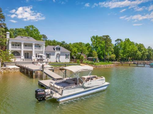 Villa New! Luxury Lakefront Living W/ Dock, Pub, Game Rm