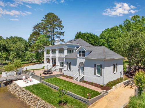 Villa New! Luxury Lakefront Living W/ Dock, Pub, Game Rm