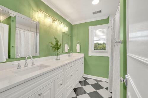 Villa New! Luxury Lakefront Living W/ Dock, Pub, Game Rm
