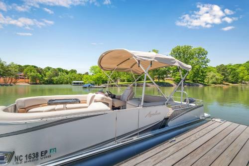 Villa New! Luxury Lakefront Living W/ Dock, Pub, Game Rm