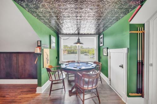 Villa New! Luxury Lakefront Living W/ Dock, Pub, Game Rm