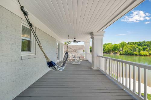Villa New! Luxury Lakefront Living W/ Dock, Pub, Game Rm