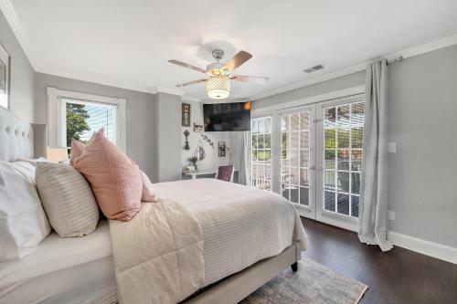 Villa New! Luxury Lakefront Living W/ Dock, Pub, Game Rm