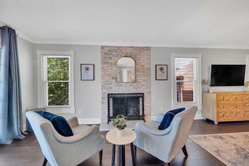 Villa New! Luxury Lakefront Living W/ Dock, Pub, Game Rm