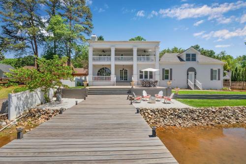 Villa New! Luxury Lakefront Living W/ Dock, Pub, Game Rm