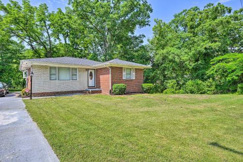 Quaint Greensboro Home Less Than 4 Mi To Downtown!