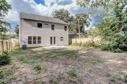 Spacious Belmont Living 1 Mile From Uptown