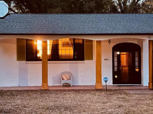 Charming 1960s Home Short Walk To Uptown Lightrail-unit 1