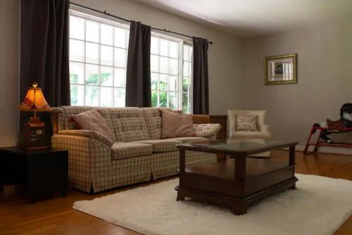 Charming 1960s Home Short Walk To Uptown Lightrail-unit 1