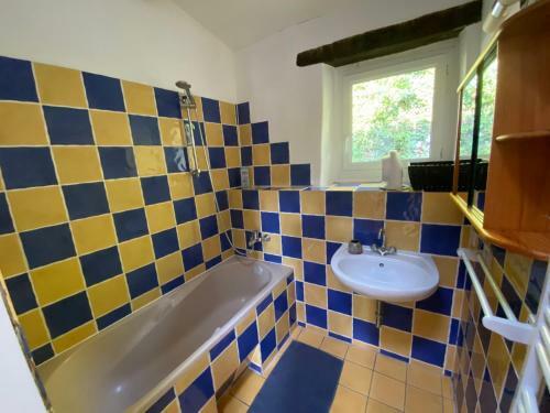 Le G�te Bleu de La Ferme Accroch� � La Colline