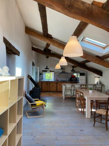 Le G�te Bleu de La Ferme Accroch� � La Colline