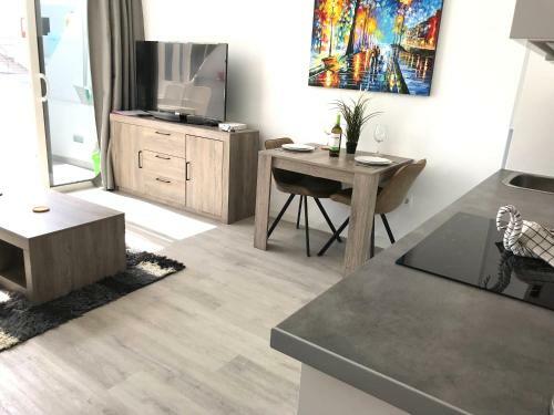 Apartamento Air-conditioned 2 Bedroom Poolside Apt - Free Wifi