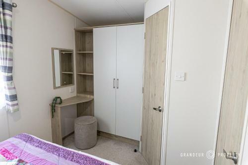 Modern, Picture-perfect, 2-bedroom Home, Parking